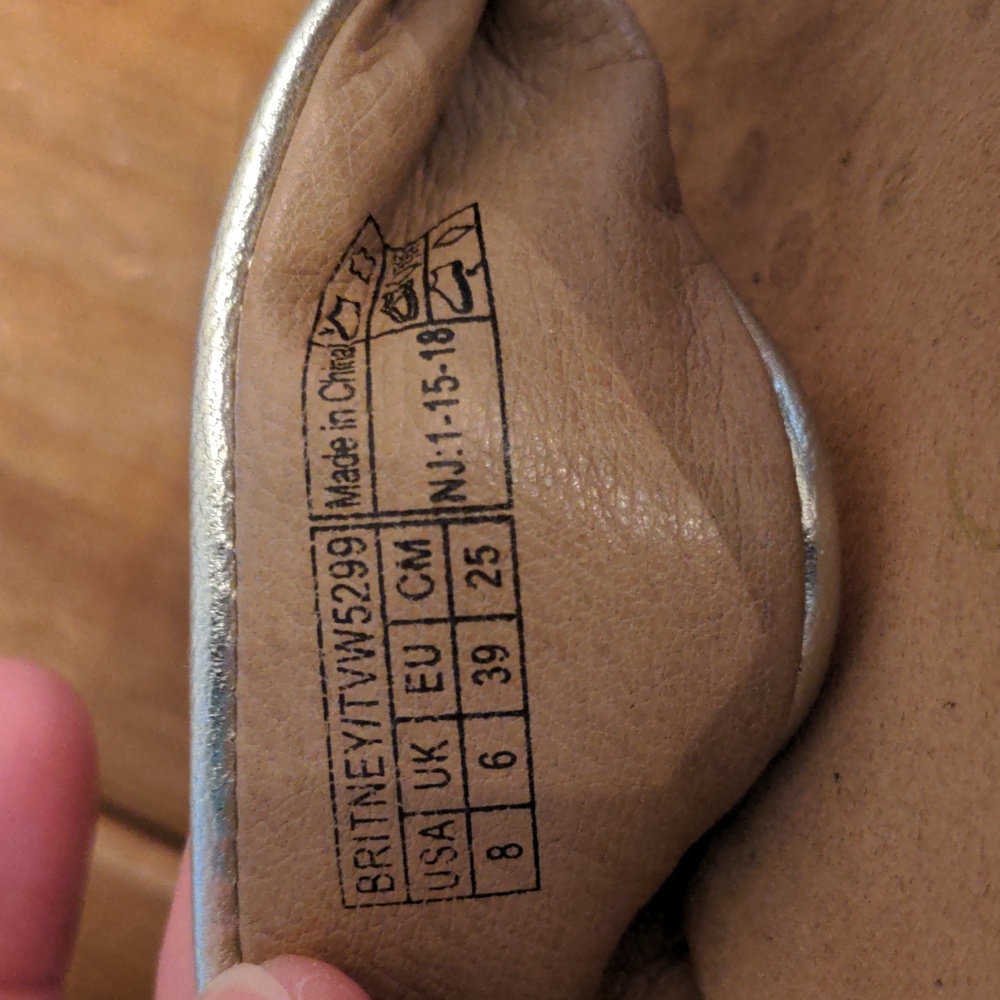 Vionic Britney Gold Sandals, Size 8 - Picture 3 of 9
